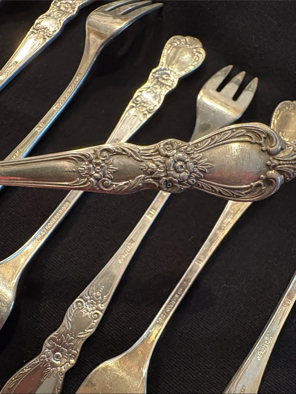 Set of 8 Cocktail Seafood Forks 1847 Rogers Bros. Heritage Pattern
